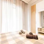 Renovated Penthouse In The Center Of Лариса