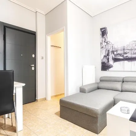 Renovated Penthouse In The Center Of Apartment *