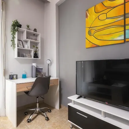 Renovated Penthouse In The Center Of *