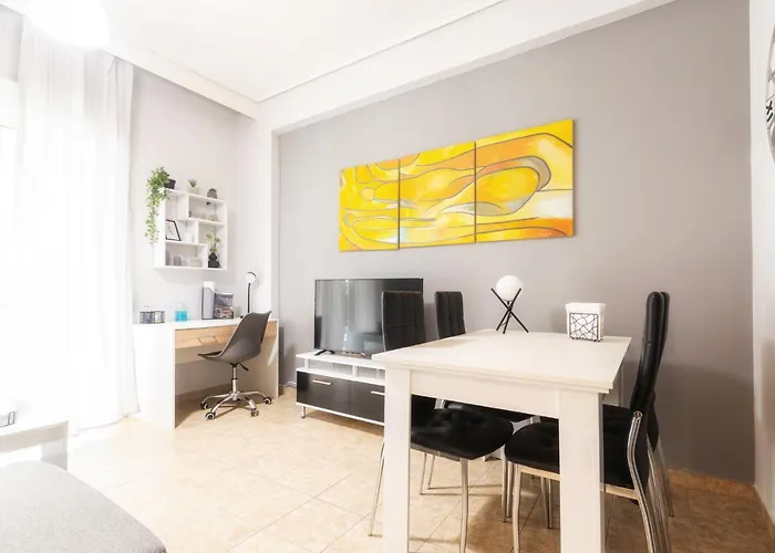 Renovated Penthouse In The Center Of *