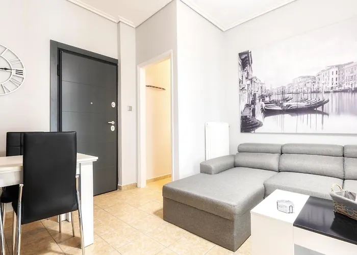 Renovated Penthouse In The Center Of Apartment *