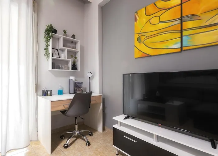 Renovated Penthouse In The Center Of *