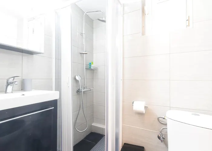 Renovated Penthouse In The Center Of *